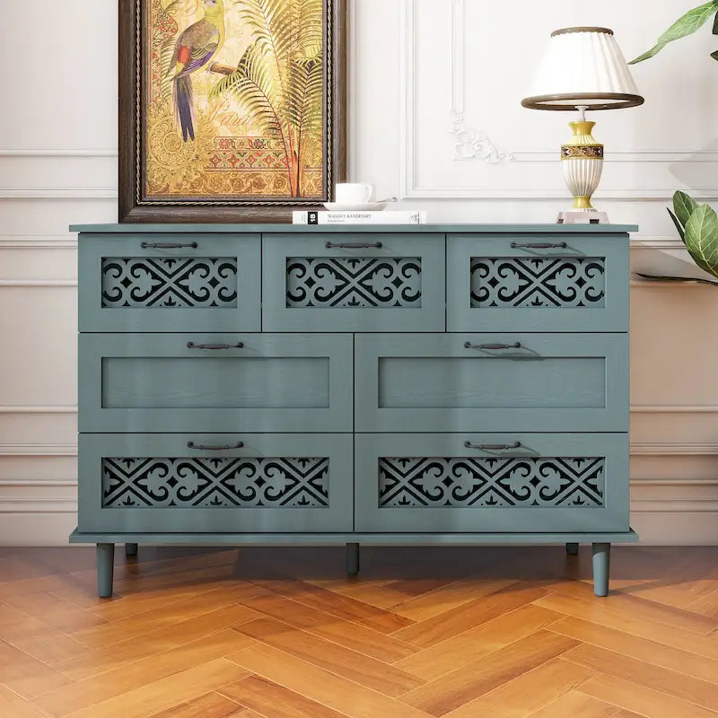 Commode horizontale à 7 tiroirs de style rétro avec façade de tiroirs sculptée et poignées métalliques pour chambre à coucher, salon