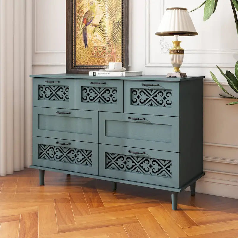 Commode horizontale à 7 tiroirs de style rétro avec façade de tiroirs sculptée et poignées métalliques pour chambre à coucher, salon