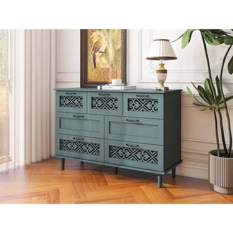 Commode horizontale à 7 tiroirs de style rétro avec façade de tiroirs sculptée et poignées métalliques pour chambre à coucher, salon