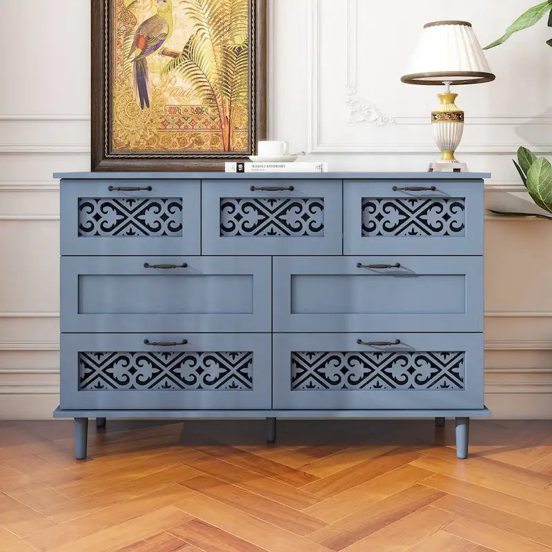 Commode horizontale à 7 tiroirs de style rétro avec façade de tiroirs sculptée et poignées métalliques pour chambre à coucher, salon