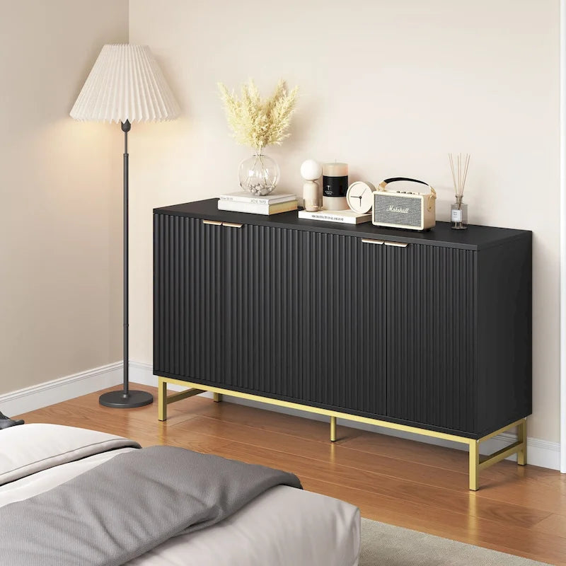 Buffet de cuisine avec portes à motifs ondulés