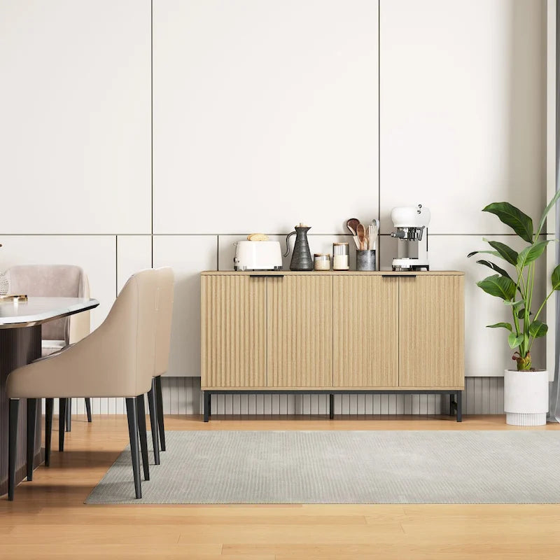 Buffet de cuisine avec portes à motifs ondulés
