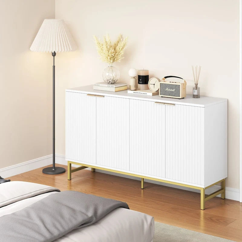 Buffet de cuisine avec portes à motifs ondulés
